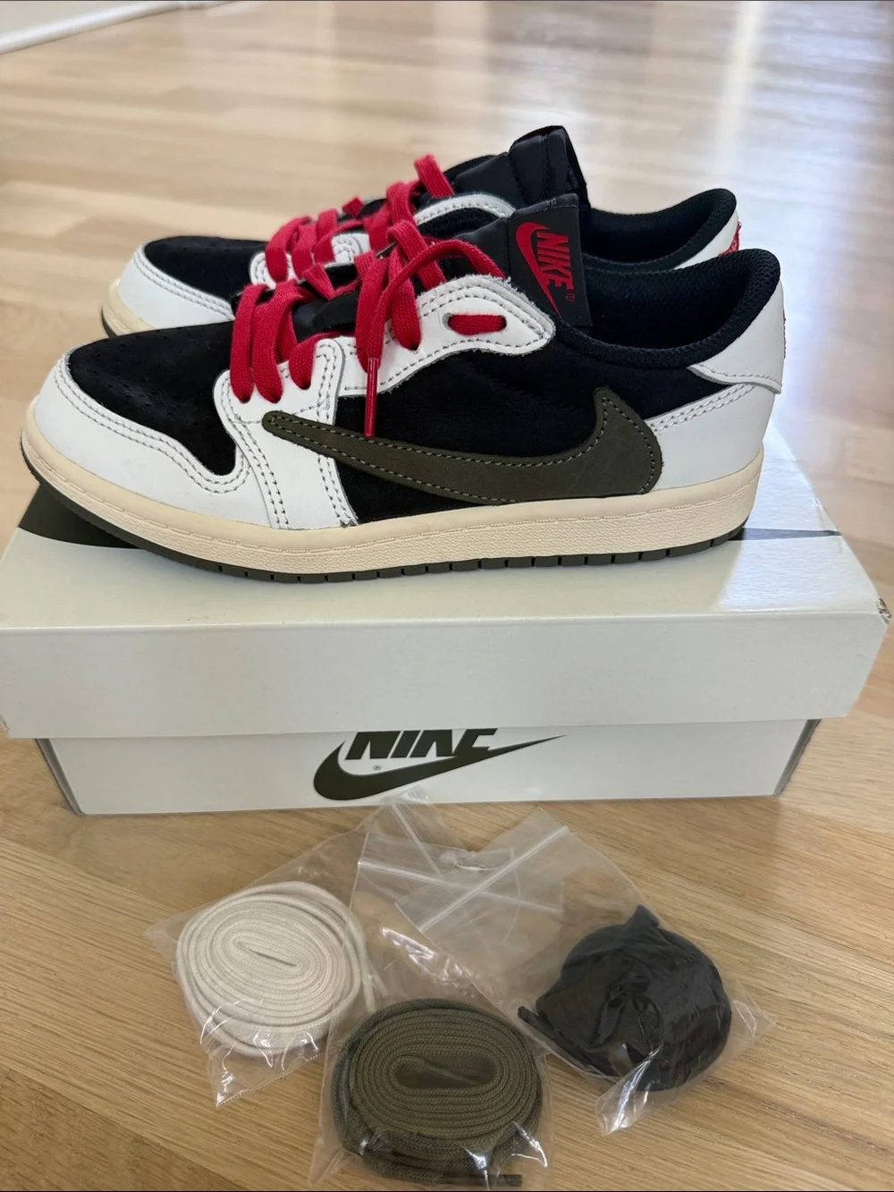 Nike Kids Low-Top Sneakers in Black, White, Olive & Red